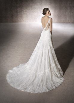 Πίσω όψη νυφικού Maldivas με εξώπλατο σχέδιο - Fashion Brides Σέρρες.