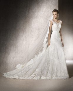 Νυφικό Mikonos σε Α γραμμή με δαντέλα και πέπλο - Fashion Brides Σέρρες.