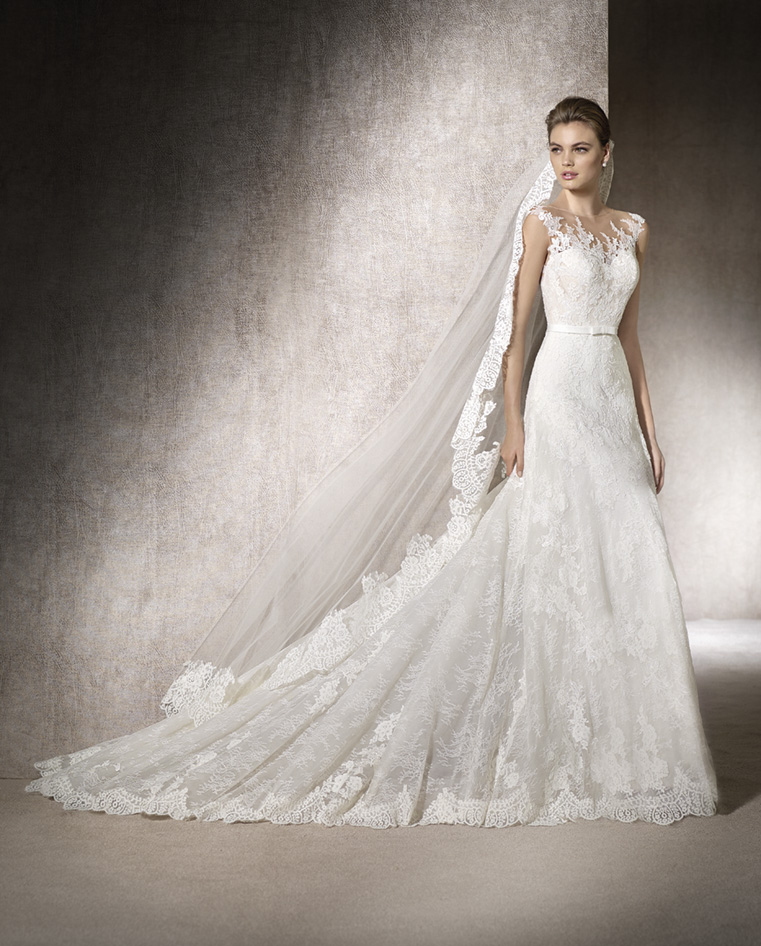 Νυφικό Mikonos σε Α γραμμή με δαντέλα και πέπλο - Fashion Brides Σέρρες.