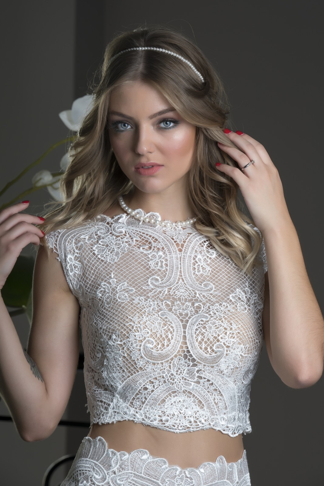 Λεπτομέρεια μπούστου νυφικού Faidra με δαντέλα - Fashion Brides Σέρρες.