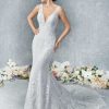 Γοργονέ νυφικό Kelly με λαιμόκοψη V και δαντέλα - Fashion Brides Σέρρες.