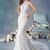 Γοργονέ νυφικό Kenel με halter λαιμόκοψη και δαντέλα - Fashion Brides Σέρρες.