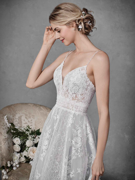 Kentia – Luxurious A-Line Wedding Dress with Delicate Straps and Lace - Image 3