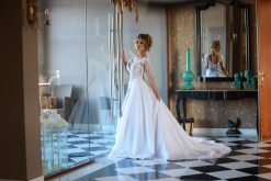 Νυφικό Gianna σε Α γραμμή με δαντέλα και κρόσσια - Fashion Brides Σέρρες.