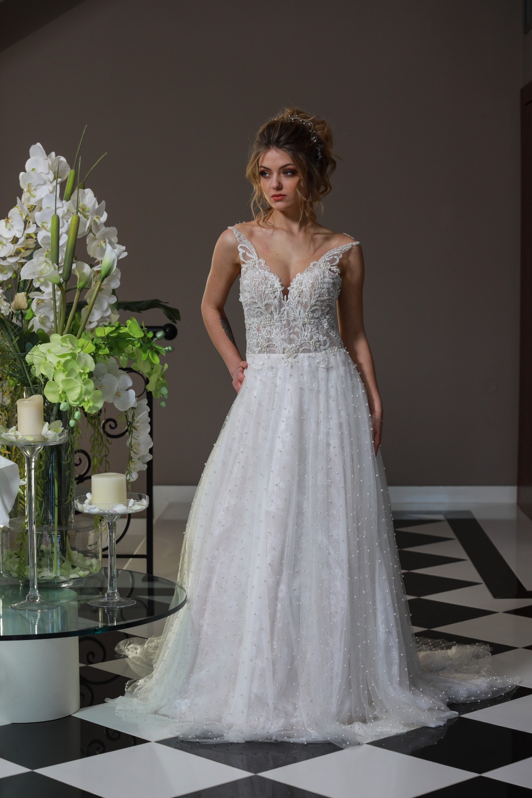 Νυφικό Genia σε Α γραμμή με δαντέλα και πέρλες - Fashion Brides Σέρρες.