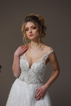 Λεπτομέρεια μπούστου νυφικού Genia με δαντέλα - Fashion Brides Σέρρες.