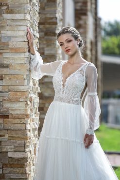 Λεπτομέρεια μπούστου νυφικού Gabriela με δαντέλα - Fashion Brides Σέρρες.