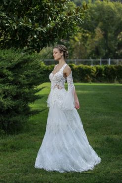 Νυφικό Grass σε Α γραμμή με δαντέλα και κρόσσια - Fashion Brides Σέρρες.