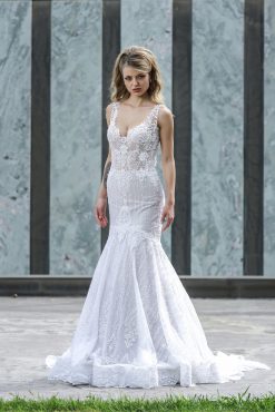 Νυφικό Hroxy με βαθιά λαιμόκοψη V και δαντέλα - Fashion Brides Σέρρες.
