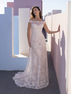 Νυφικό Pronovias Autumn σε ίσια γραμμή με δαντέλα και off the shoulder - Fashion Brides Σέρρες.
