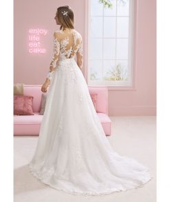 Πίσω όψη νυφικού Rukshana με δαντέλα και κουμπιά - Fashion Brides Σέρρες.