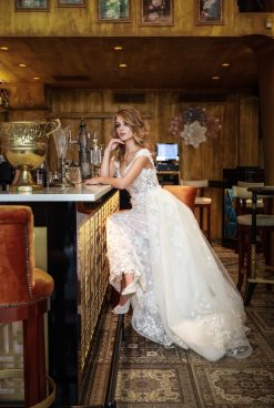 Greta – Romantic Wedding Dress with Lace and Detachable Tulle Skirt - Image 3