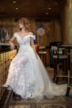 Νυφικό Greta με δαντέλα και αποσπώμενη φούστα - Fashion Brides Σέρρες.