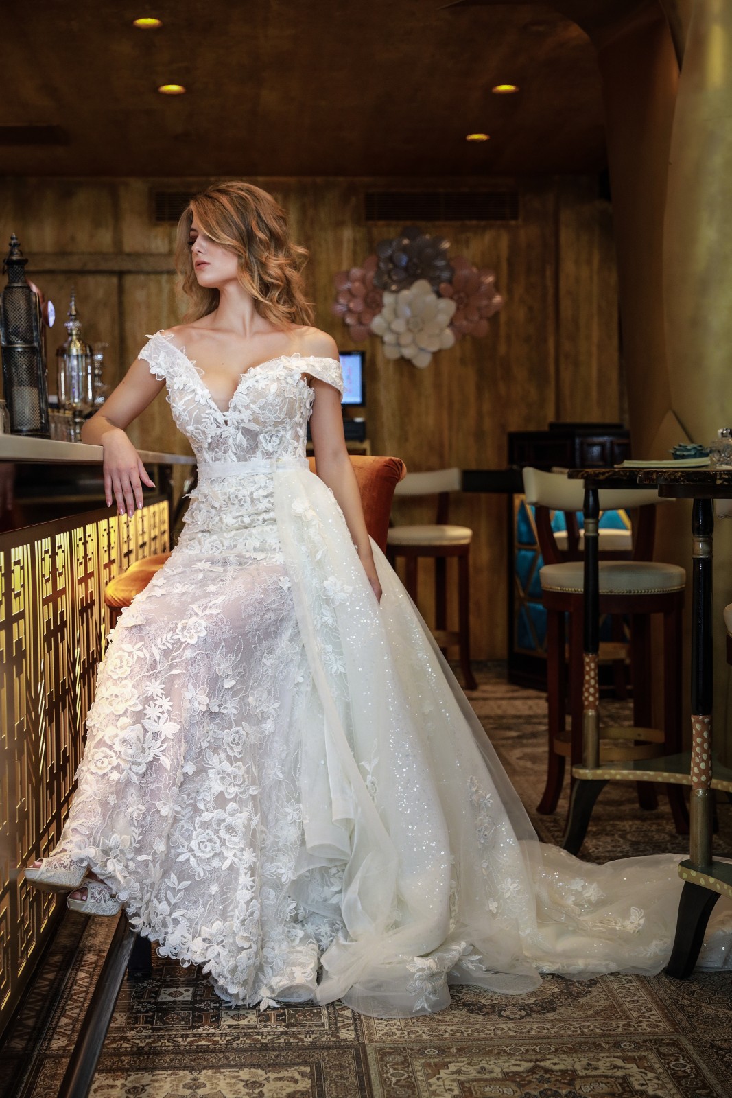 Νυφικό Greta με δαντέλα και αποσπώμενη φούστα - Fashion Brides Σέρρες.