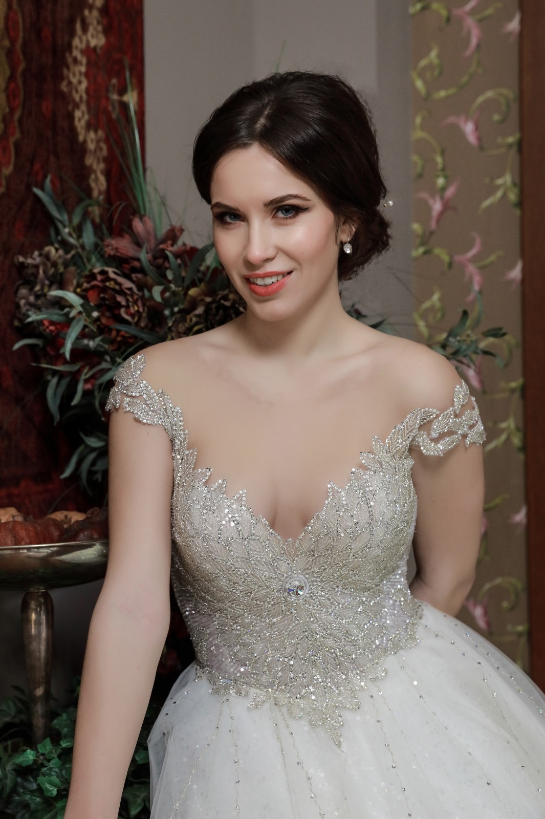 Κοντινή λήψη μπούστου νυφικού Hanna - Fashion Brides Σέρρες.