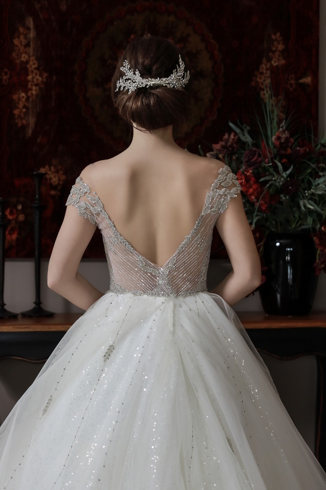 Πλάγια λήψη πλάτης νυφικού Hanna - Fashion Brides Σέρρες.