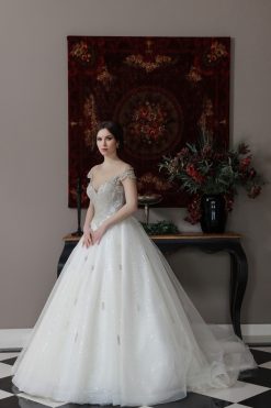 Νυφικό Hanna πριγκιπικό με στρας στο μπούστο - Fashion Brides Σέρρες.