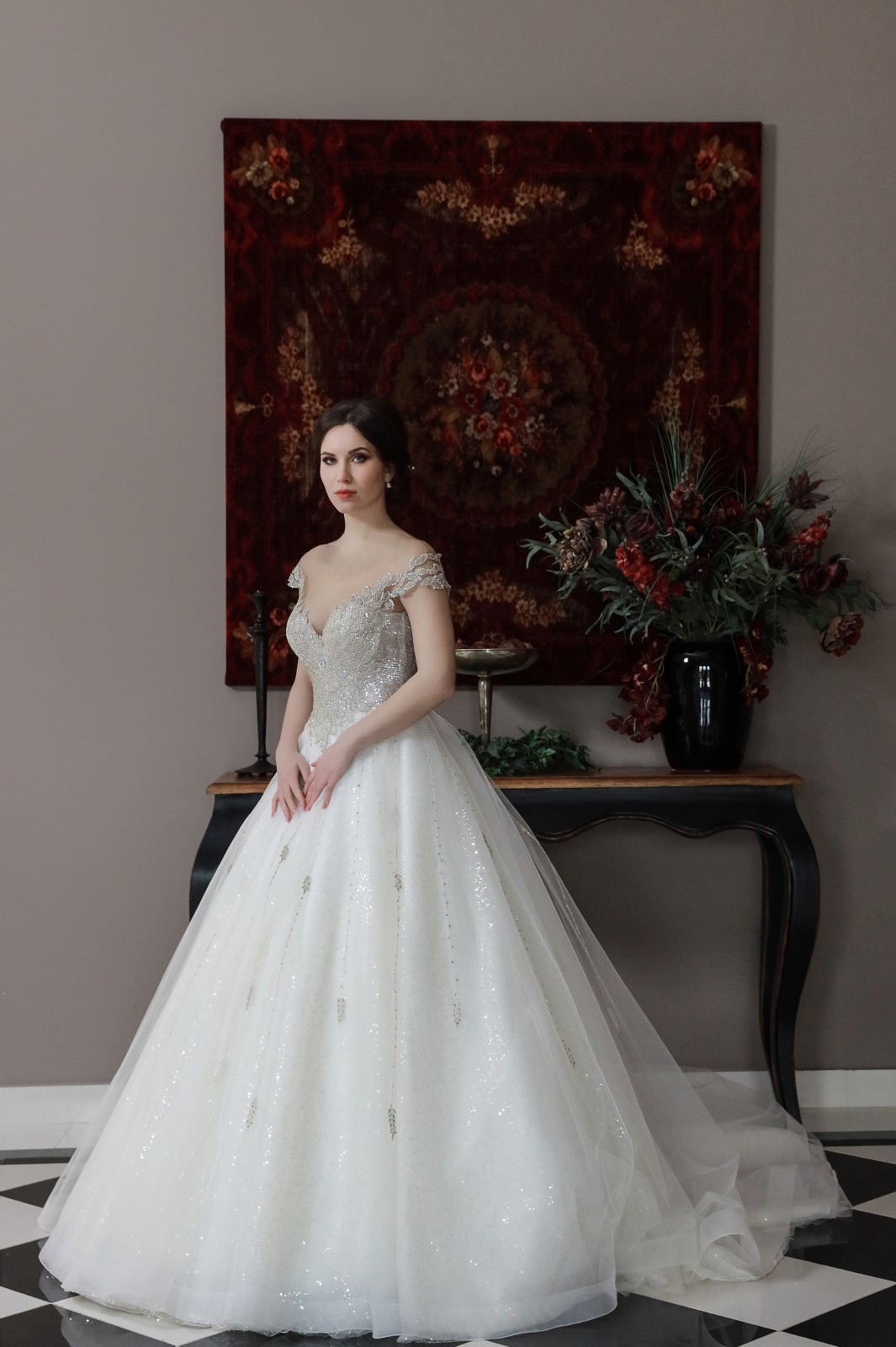 Νυφικό Hanna πριγκιπικό με στρας στο μπούστο - Fashion Brides Σέρρες.