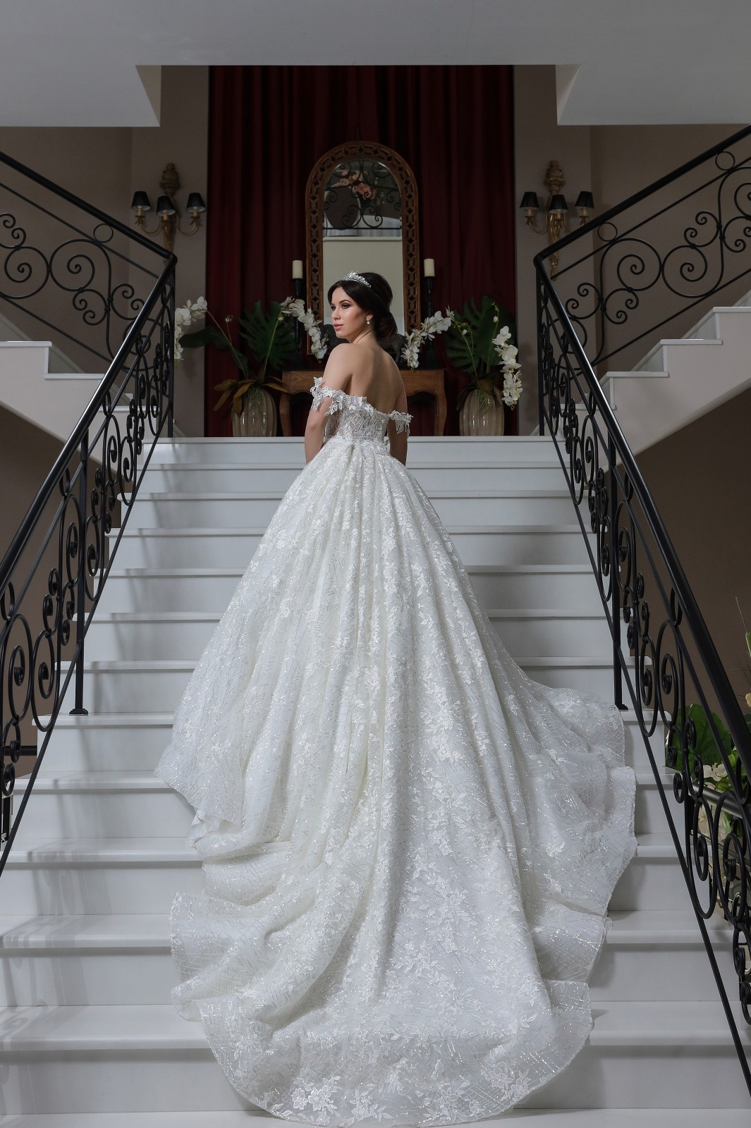 Νυφικό Harlem με μεγάλη ουρά - Fashion Brides Σέρρες.