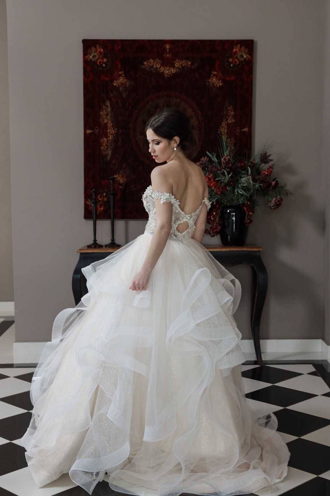 Πλάγια λήψη νυφικού Heather - Fashion Brides Σέρρες.