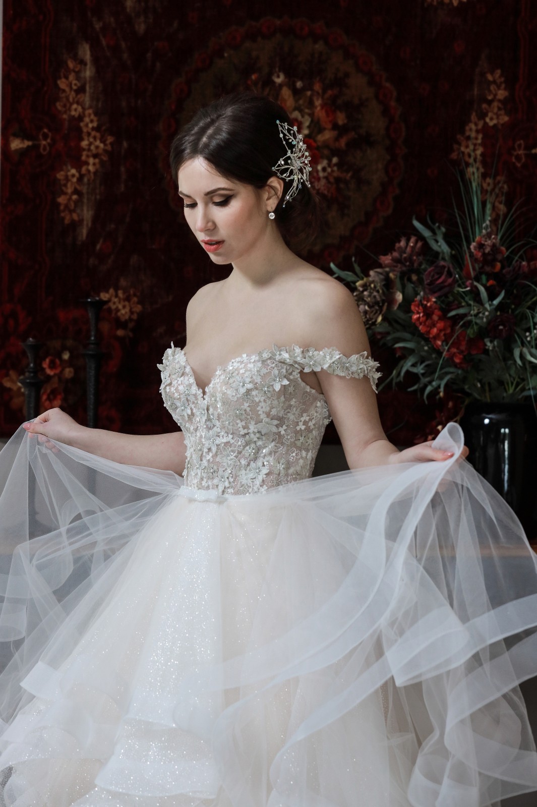 Κοντινή λήψη μπούστου νυφικού Heather - Fashion Brides Σέρρες.