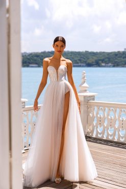 Νυφικό Alice με κορσέ και ψηλό σκίσιμο στη φούστα - Fashion Brides Σέρρες.