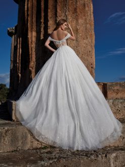 Πίσω όψη νυφικού Arianna με διαφάνεια και κουμπιά - Fashion Brides Σέρρες.