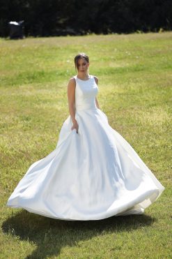 Μπροστινή όψη νυφικού India σε Α γραμμή - Fashion Brides Σέρρες.
