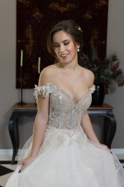 Νυφικό Iris με πριγκιπική φούστα από τούλι - Fashion Brides Σέρρες.