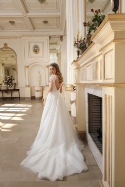 Πίσω όψη νυφικού Imagine με ανοιχτή πλάτη - Fashion Brides Σέρρες.