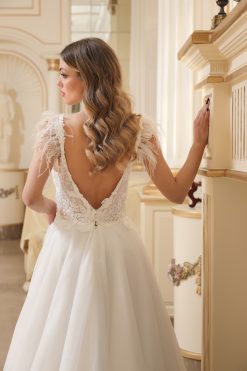 Πίσω όψη νυφικού Imagine με δαντέλα - Fashion Brides Σέρρες.