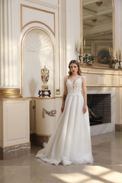 Νυφικό Imagine Α γραμμής με βαθιά λαιμόκοψη - Fashion Brides Σέρρες.