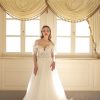 Ρομαντικό νυφικό Iqra με δαντέλα και φτερά - Fashion Brides Σέρρες.