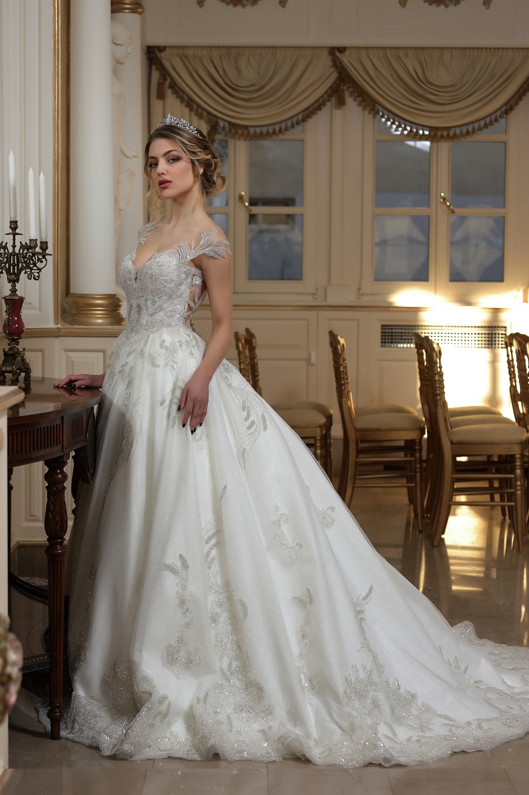 Νυφικό Isabela σε πριγκιπική γραμμή με κεντήματα - Fashion Brides Σέρρες.