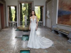 Γοργονέ νυφικό Daniela με λεπτές τιράντες και βαθύ V ντεκολτέ - Fashion Brides Σέρρες.