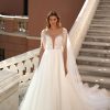Νυφικό Olivares Α γραμμής με κάπα - Fashion Brides Σέρρες.