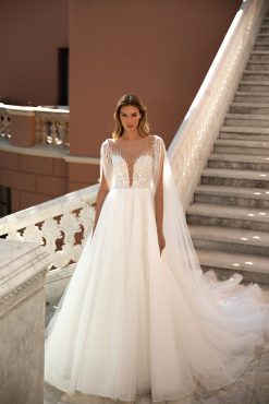 Νυφικό Olivares Α γραμμής με κάπα - Fashion Brides Σέρρες.