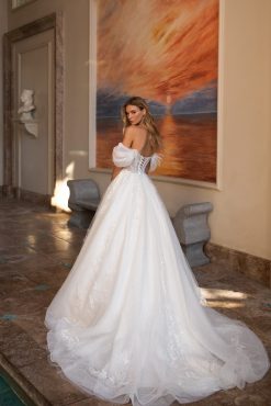 Πίσω όψη νυφικού Serra με κλείσιμο κορσέ - Fashion Brides Σέρρες.