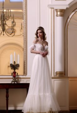 Νυφικό Hazel Α γραμμής με πούπουλα - Fashion Brides Σέρρες