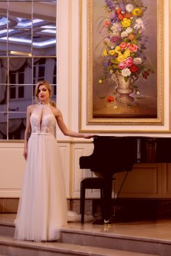 Ολόσωμη λήψη νυφικού Jasmine Α γραμμής - Fashion Brides Σέρρες.