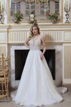 Ολόσωμη λήψη νυφικού Jenifer με πλούσια φούστα - Fashion Brides Σέρρες.