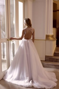 Πίσω όψη εξώπλατου νυφικού Joy - Fashion Brides Σέρρες.