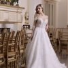 Πριγκιπικό νυφικό Jude με off the shoulder λαιμόκοψη - Fashion Brides Σέρρες.