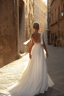 Πλάτη νυφικού Adonis με λεπτές τιράντες - Fashion Brides Σέρρες.