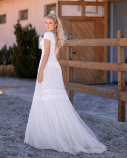 Πλάτη νυφικού Cornella με δαντέλα - Fashion Brides Σέρρες.