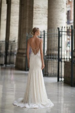 Πλάτη νυφικού Dora με πέρλες και κουμπιά - Fashion Brides Σέρρες.