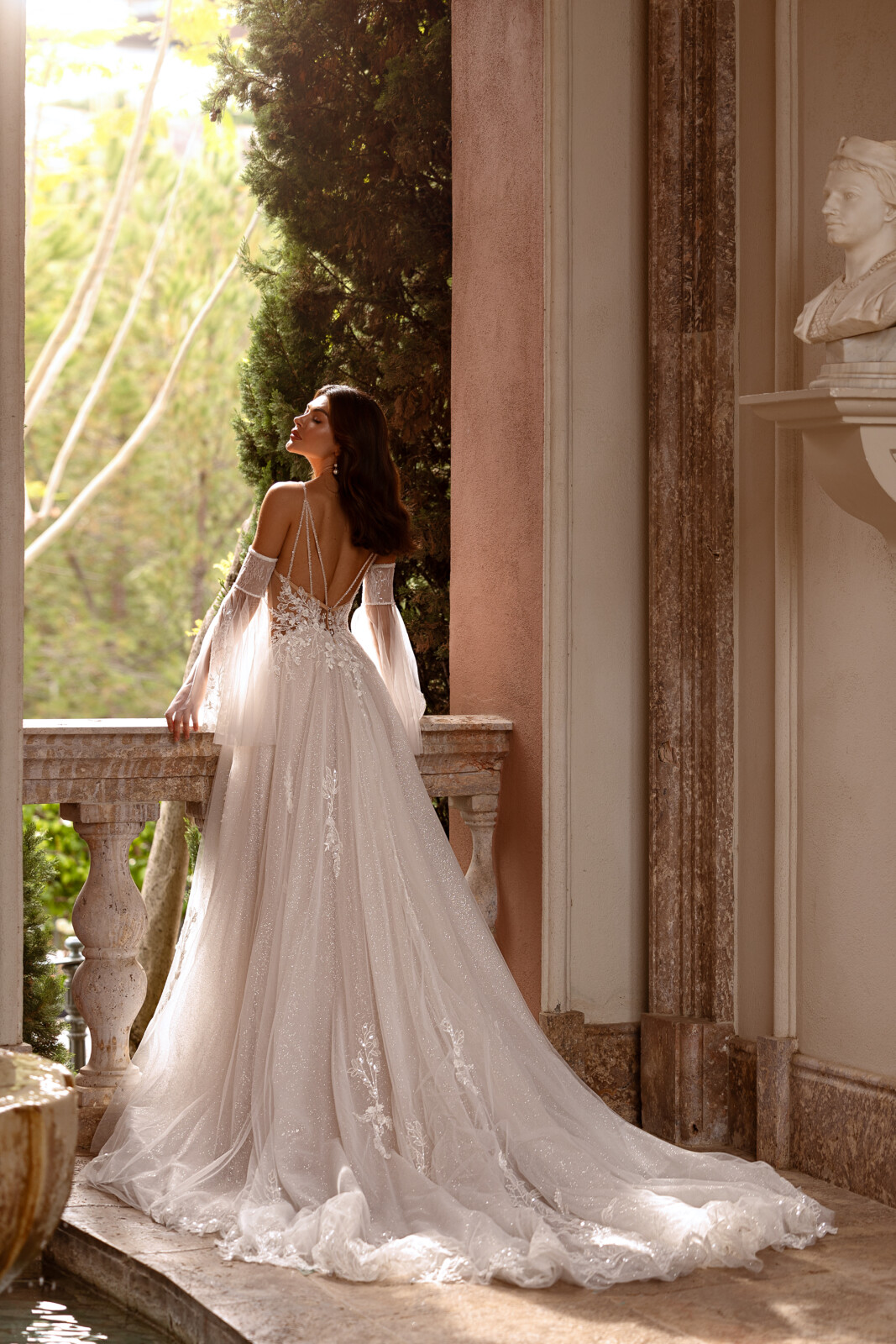 Πλάτη νυφικού Lofgrain με λεπτές τιράντες - Fashion Brides Σέρρες