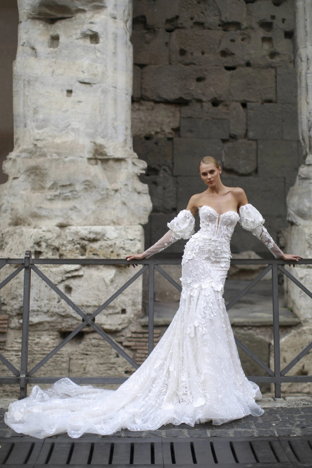 Νυφικό Maddalena γοργονέ με αποσπώμενα μανίκια - Fashion Brides Σέρρες.
