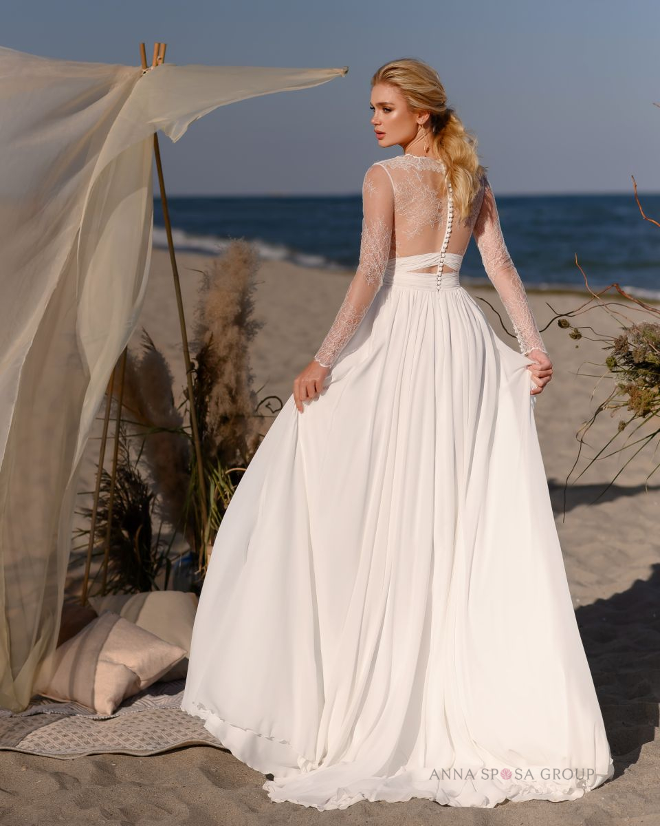 Πλάτη νυφικού Omus με διαφάνεια και κουμπιά - Fashion Brides Σέρρες.