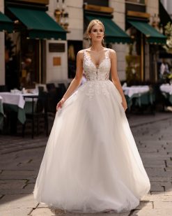 Νυφικό Phecda Α γραμμής με δαντέλα - Fashion Brides Σέρρες.